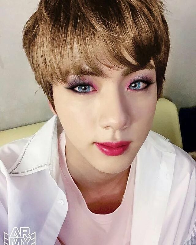 Макияж бтс. Бтс накрашенные. чимин с макияжем. bts make up up чимин.