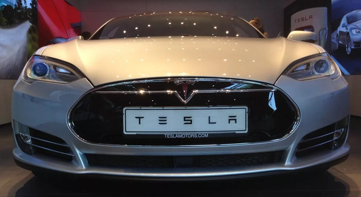 Марка машины тесло. Знак авто тесла. Марка машины тесло. Tesla model s 60d. Tesla седан model s.