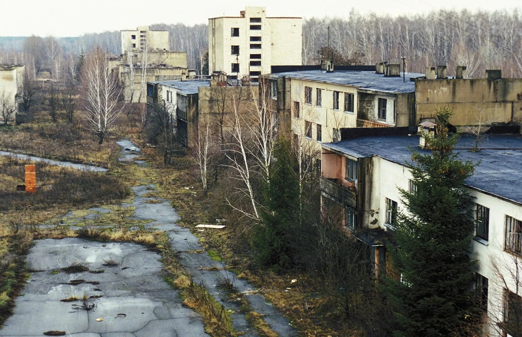 Когда можно жить в чернобыле. Покинутый город призрак Припять. Заброшки Чернобыля и Припяти. Чернобыль город призрак. Чернобыль город призрак после катастрофы.