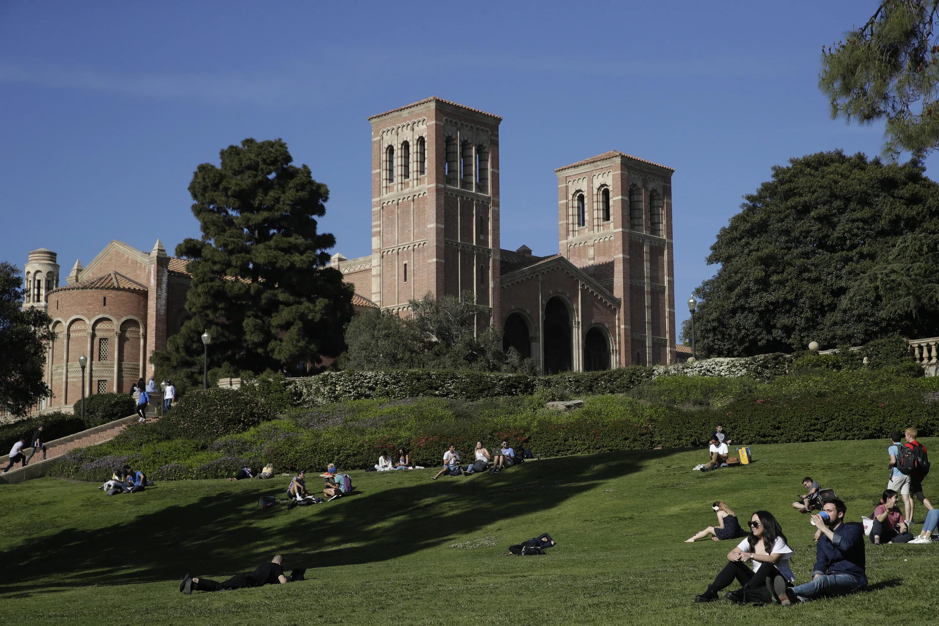 Ucla. Калифорнийский университет в лос-анджелесе. ucla университет los angeles. университет южной калифорнии в лос-анджелесе. университет калифорнии в лос-анджелесе ucla.