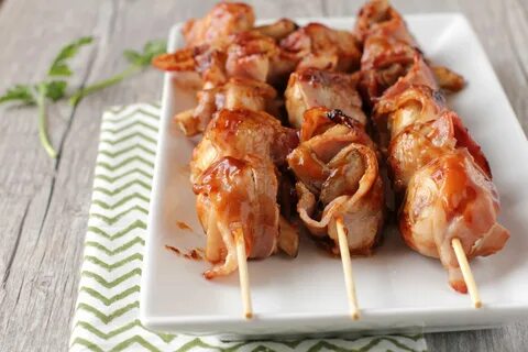 Куриный шашлык с беконом на шпажках