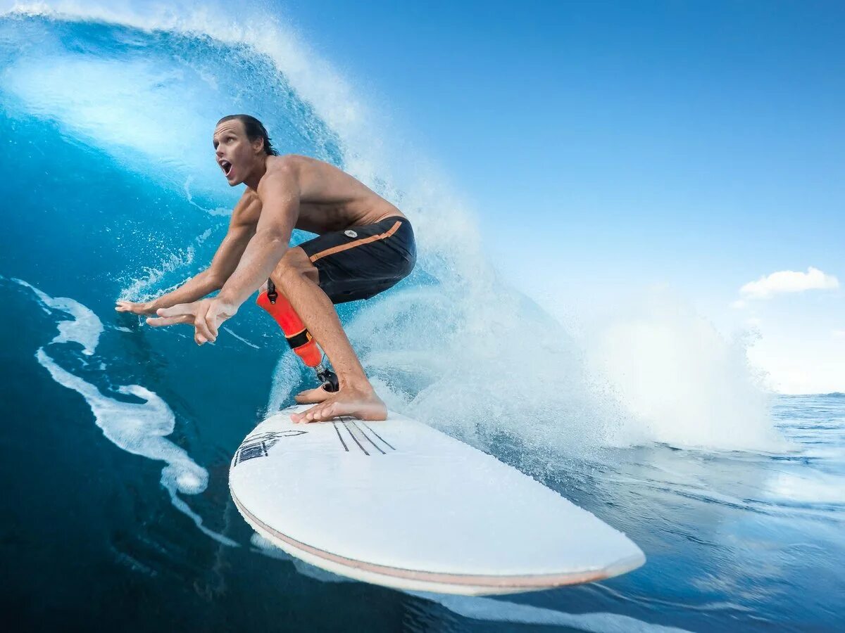 Mike how. Пожилые серферы. сёрфер сопровождающий. mike coots. трансформация парня в сёрфера.