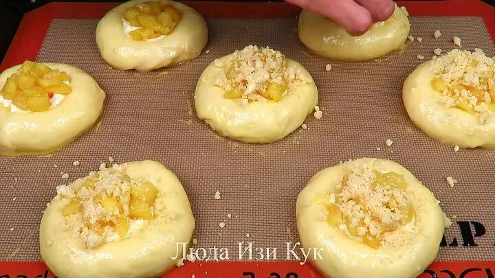 Люда изи кук тесто. Люда изи кук ватрушки. люда изи кук ватрушки с творогом и яблоками. люда изи кук булочки. люда изи кук выпечка ватрушки с творогом.