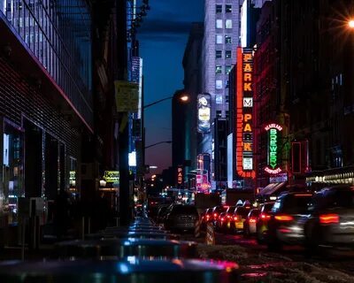 Улицы ночного города