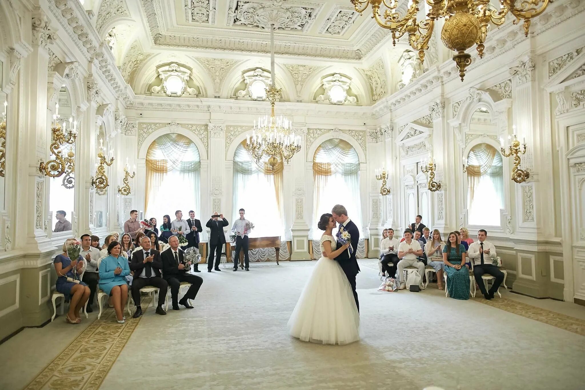 Дворец 1 спб. Дворец бракосочетания 1 санкт-петербург. дворец бракосочетания на английской набережной в санкт-петербурге. загс спб 1 дворец бракосочетания. дворец бракосочетания 1 санкт-петербург малый зал.