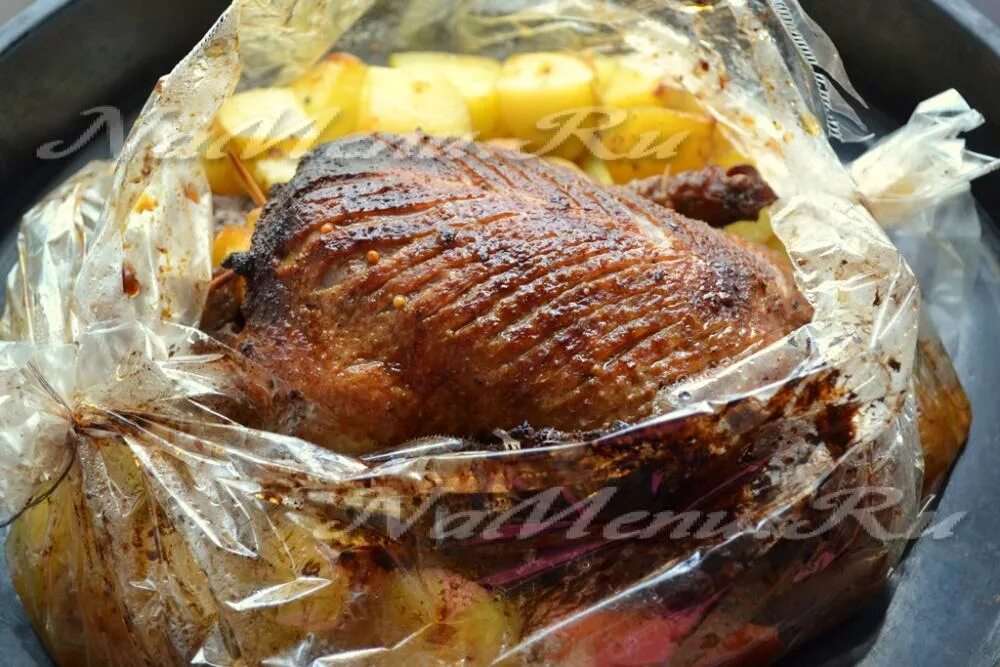 утка в рукаве. утка в пакете для запекания. утка с картошкой в духовке в рукаве. утка в пакете для запекания. утка в рукаве для запекания в духовке.