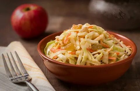 Мясо с капустой и яблоками