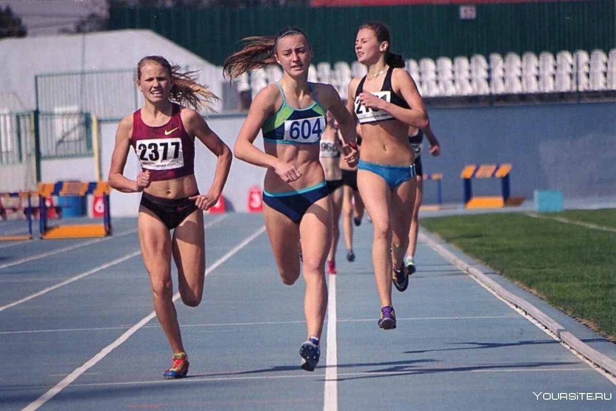 Лёгкая атлетика королева спорта рисунок. Королева легкой атлетики. Занятия со студентами легкой атлетикой. Королева легкой атлетики. Олимпийские рекорды.