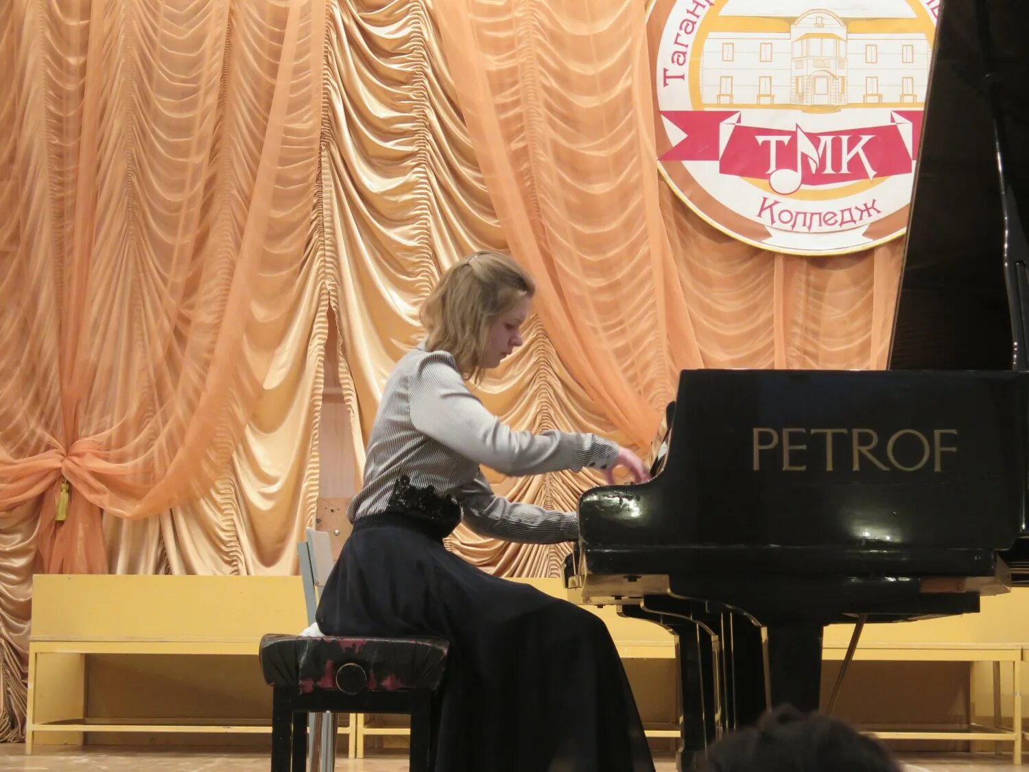 таганрогский музыкальный. таганрогское музыкальное училище фото. эмблема музыкального колледжа. музыкальный колледж таганрог. таганрогское муз училище.