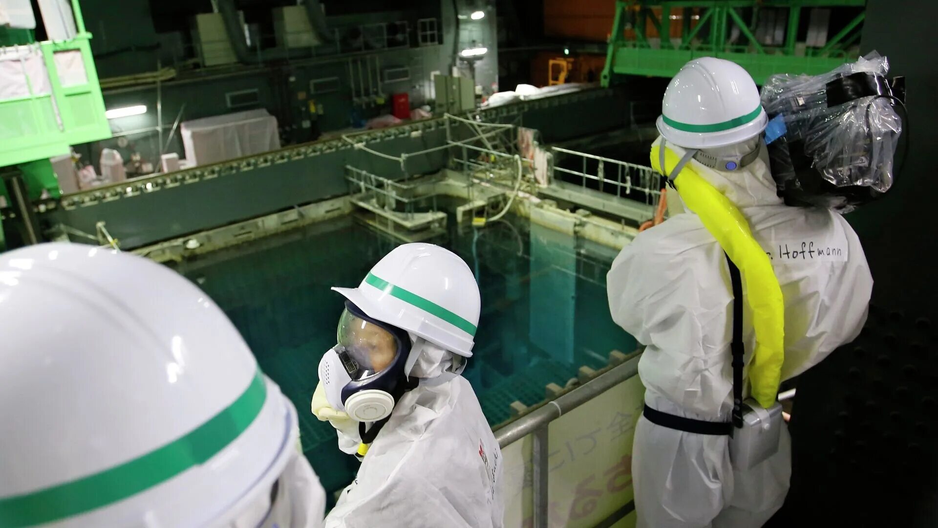 Сбросы аэс. Фукусима 1 ликвидация аварии. Фукусима 1 ликвидация. Фукусима 01 ликвидация. Японцы слили радиоактивную воду с АЭС.