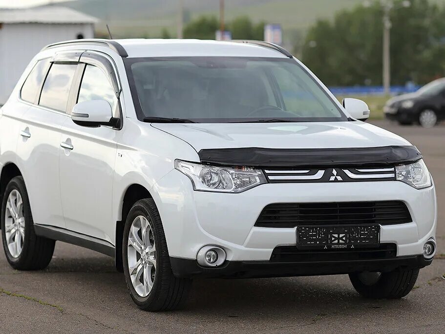 Митсубиси аутлендер 3.0 купить. Митсубиси Аутлендер 3. Mitsubishi Outlander 3 2014. Аутлендер 3 Рестайлинг 2014. Мицубиси Аутлендер 2014.