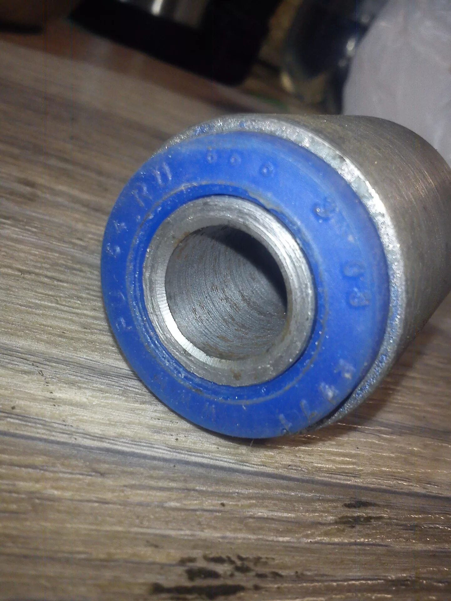 Сайлентблок переднего амортизатора л200. Mr374672 сайлентблок. Mr510418 сайлентблок mitsubishi. Сайлентблоки паджеро 3. Сайлентблок передней стойки паджеро 3.