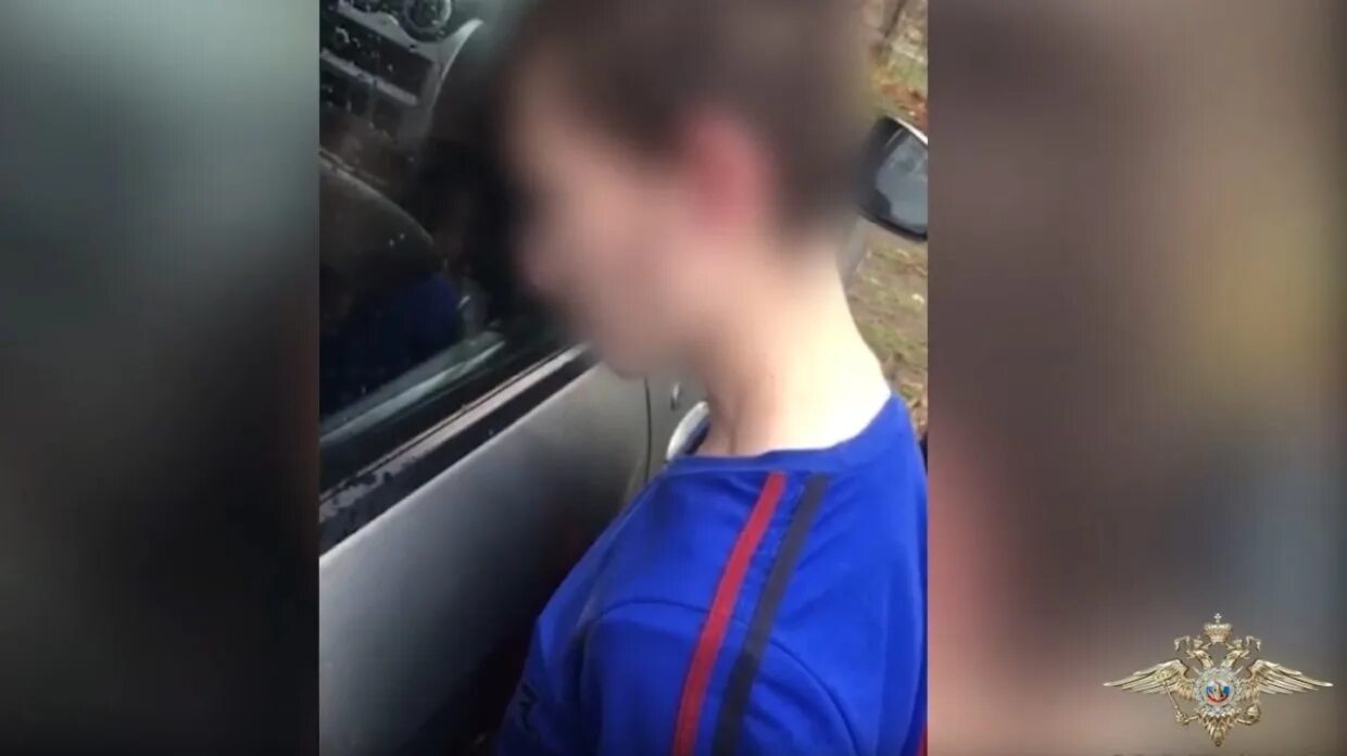 Кража в магазине. Где парень воровал. Кража в магазине одежды. Где парень воровал. Пацан украл кроссовки в бразилии.