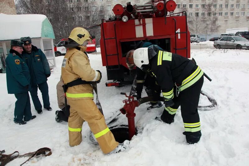 Без установки на водоисточник ац 40. Пожарные водоисточники. Пожарная служба в Архангельске. Пожарный водоисточника к. Установка АЦ на водоисточник.