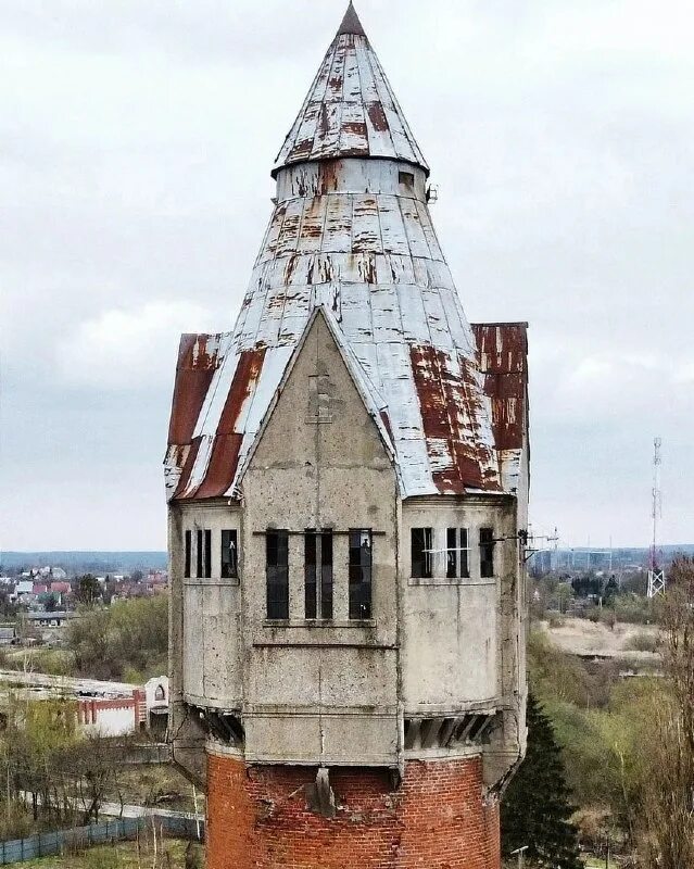 башенка в калининграде. башня сложенный. средневековый замок тауэр. игра деревянная башня дженга. размер кубиков дженга.