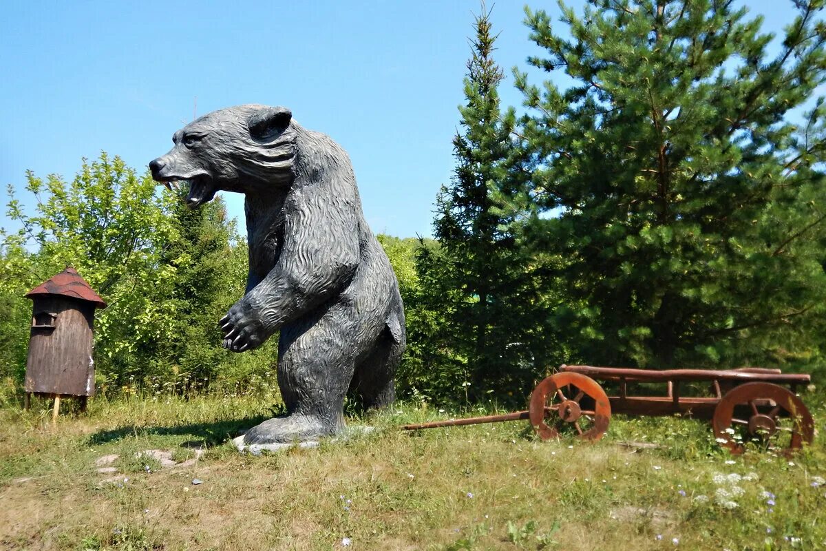 База медвежий угол сочи. Медвежий угол турбаза. Турбаза медвежий угол ловозеро. База медвежий угол горный алтай. Медвежий угол турбаза.