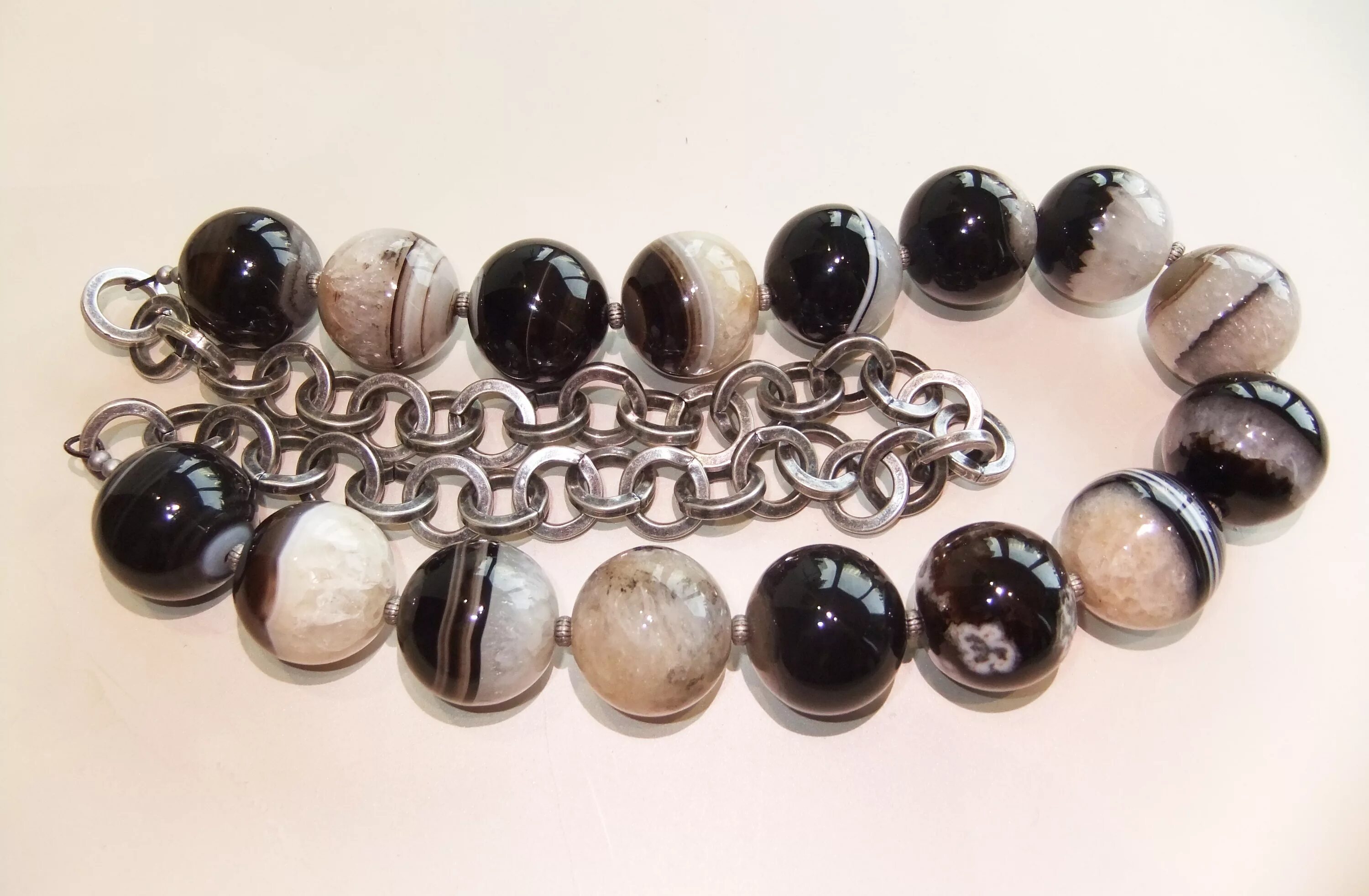 Агат сочетается. Бирюзовый агат камень. Агат сочетается. Браслет моховой агат и тигровый глаз. Камни сердолик ,сардоникс ,оникс.