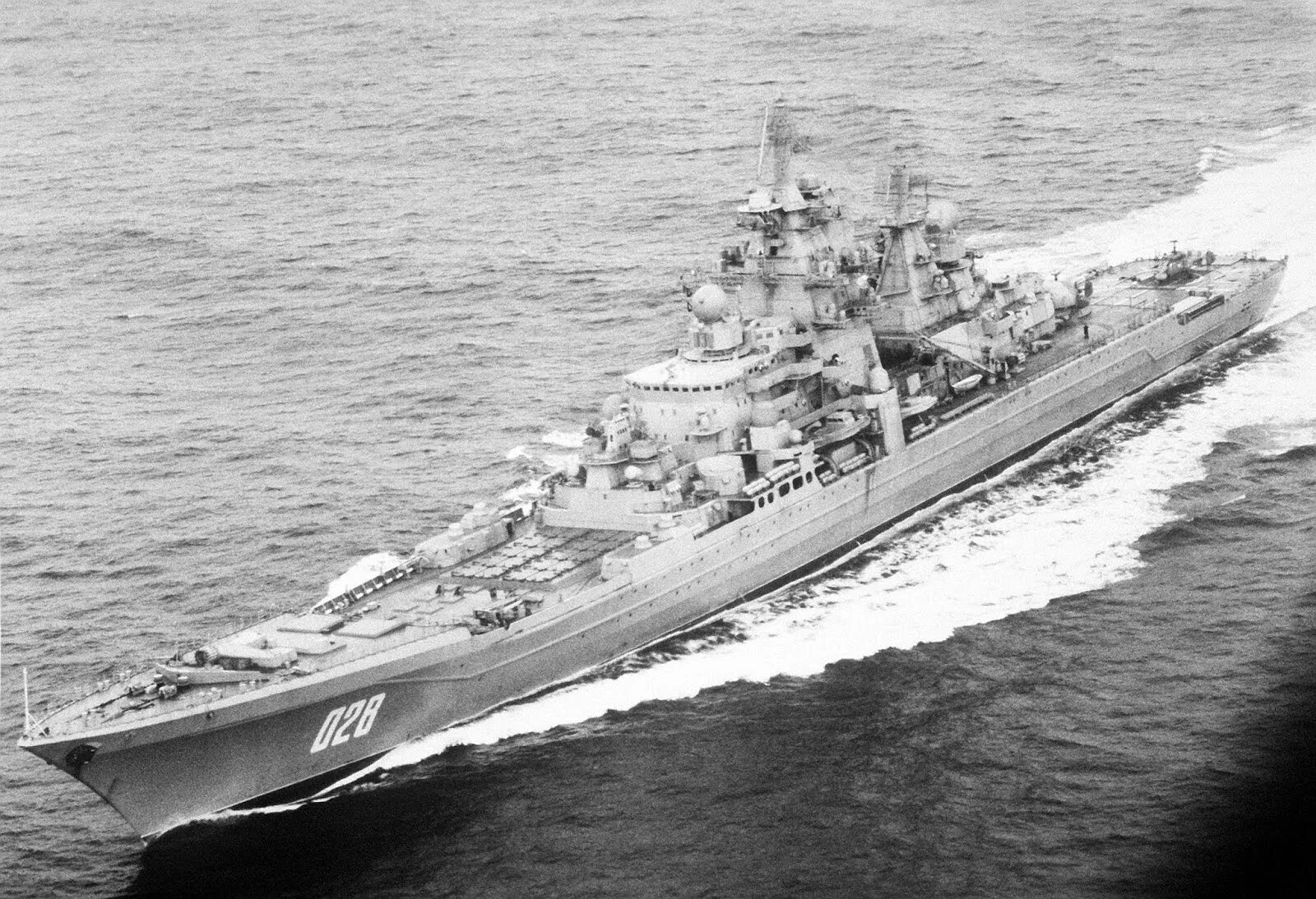 Крейсер орлан. 1144 крейсер фрунзе. 1144 орлан адмирал нахимов. киров крейсер проекта 1144 орлан. адмирал лазарев атомный крейсер.