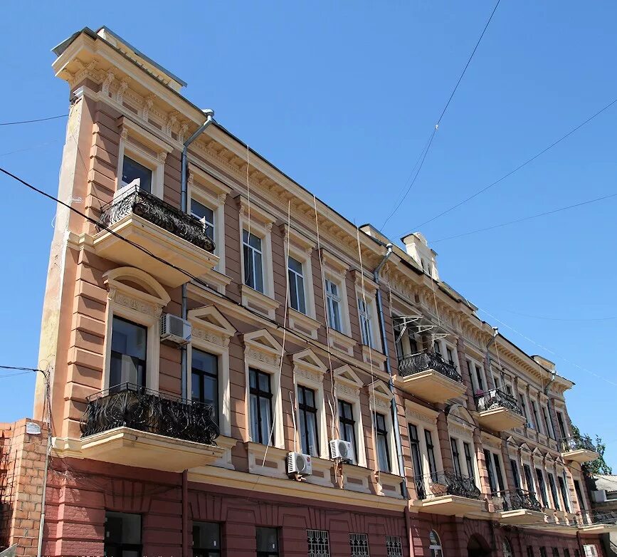 Дом в одессе дрон. Одесса, воронцовский переулок, 4. дом с одной стеной в одессе. одесса воронцовский переулок ведьмин дом. 4. ведьмин дом, одесса.