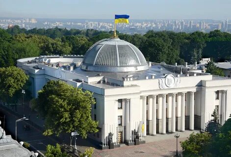 Парламент Украины принял решение о продлении военного положения в стране