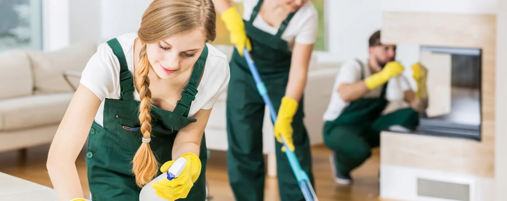 Убираться в доме. Семья убирается. It needs being cleaned. It needs being cleaned. It needs being cleaned.