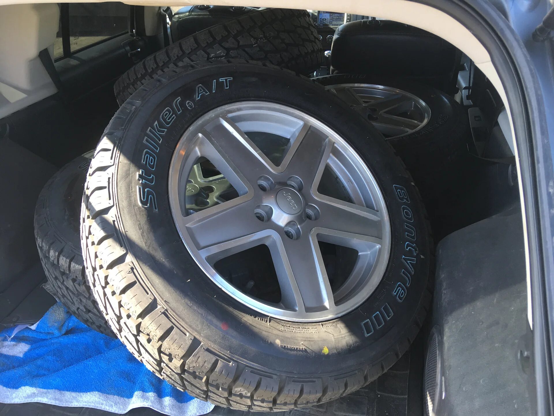 Jeep compass шины. 225/65 r17 bontyre stalker a/t. шины 225/65 r17. шины bontyre stalker a/t. а/т резина 225/65/17.