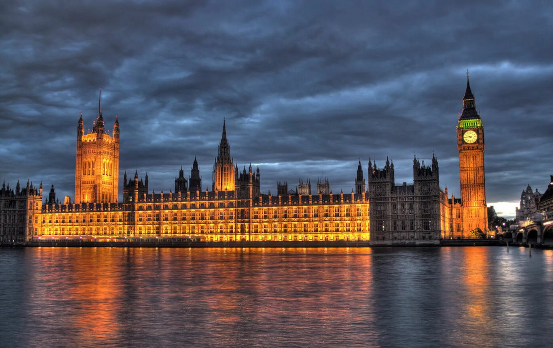 Houses of parliament in britain. Houses of parliament in britain. Вестминстерский дворец, лондон. Здание парламента - вестминстерский дворец. Биг бен и вестминстерский дворец.