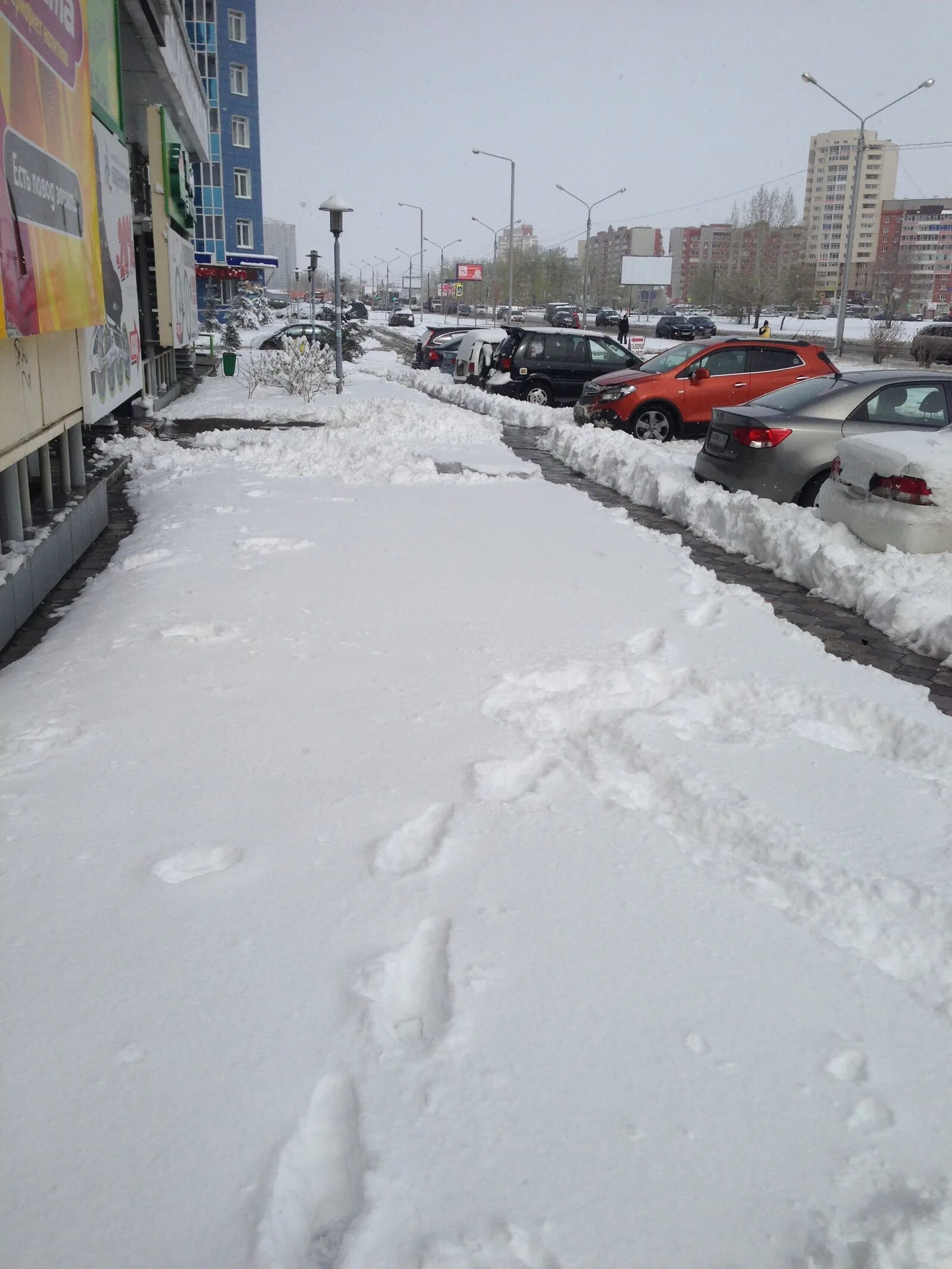 Дождь красноярск погода. Снег в Красноярске. Снег в Красноярске сегодня. Снегопад в Красноярске сегодня. Снег в Красноярске сегодня фото.