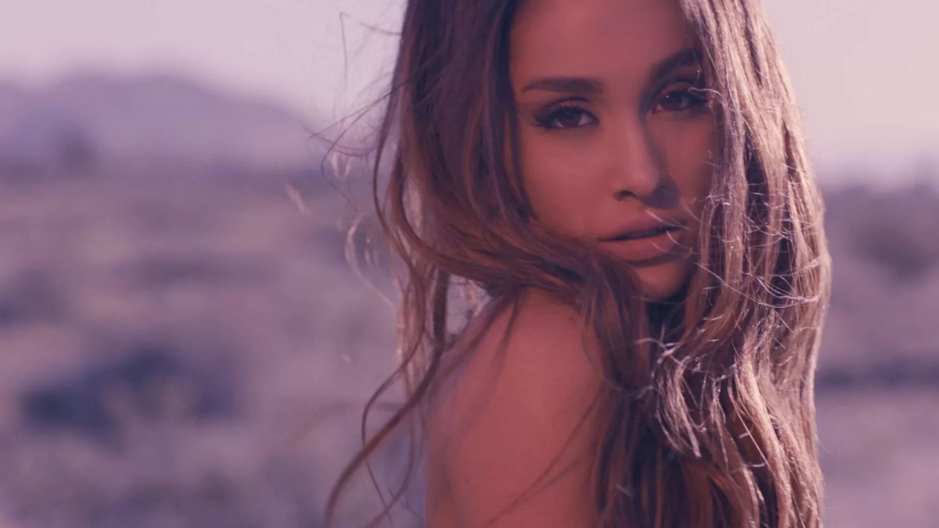 What s gotten into you. Девушка из клипа деспосито. What s gotten into you. Yagate kimi ni naru. What s gotten into you.