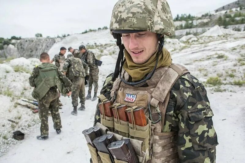 Ли ато. Солдаты ато. фото украинских солдат. бойцы ато. солдат зсу.