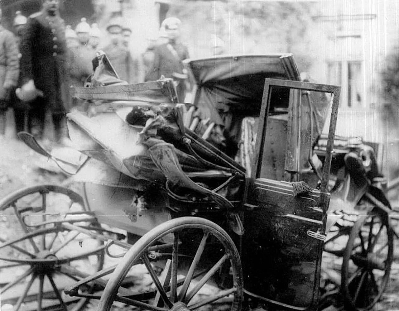 Покушение на террористический акт. Покушение на Столыпина 1906. Покушение на Столыпина 12 августа 1906. Покушение на Столыпина на Аптекарском острове. Взрыв на Аптекарском острове 1906.