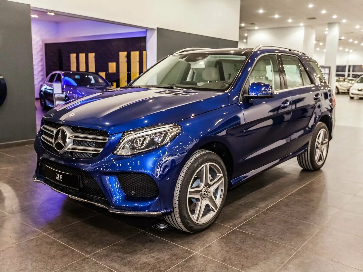 Мерседес джип новый. Мерседес джип 2018 GLE. Синий Мерседес GLS 2018. Мерседес GLE 400d синяя. Mercedes GLE 2017 синий.