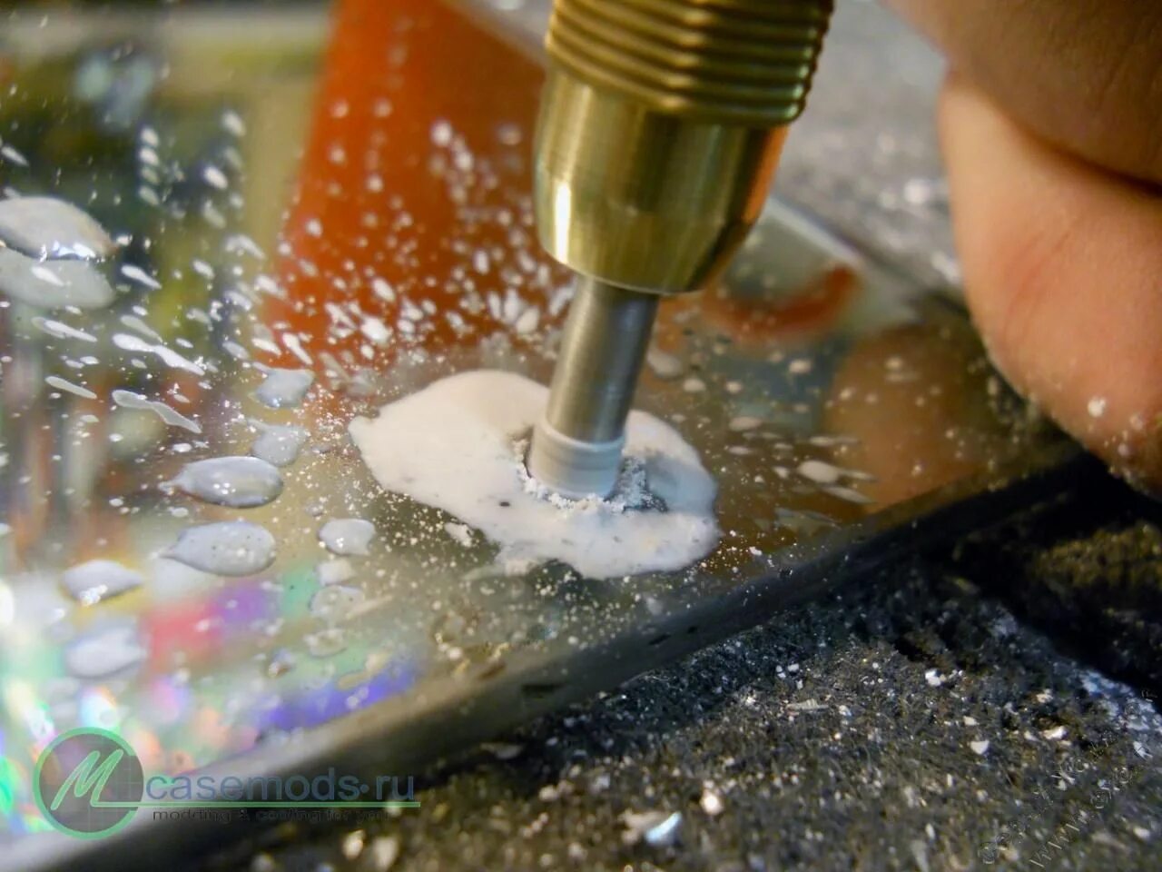 Техники обработки стекла. Сверление стекла. Сверление отверстий в стекле. Просверлить стекло.