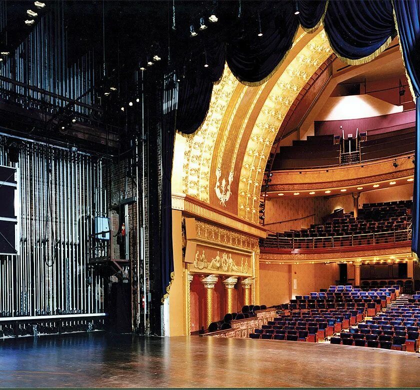 Государственный театр южной африки. Theatre south. Rialto theater aitkin mn. Театр jpg. Theatre south.