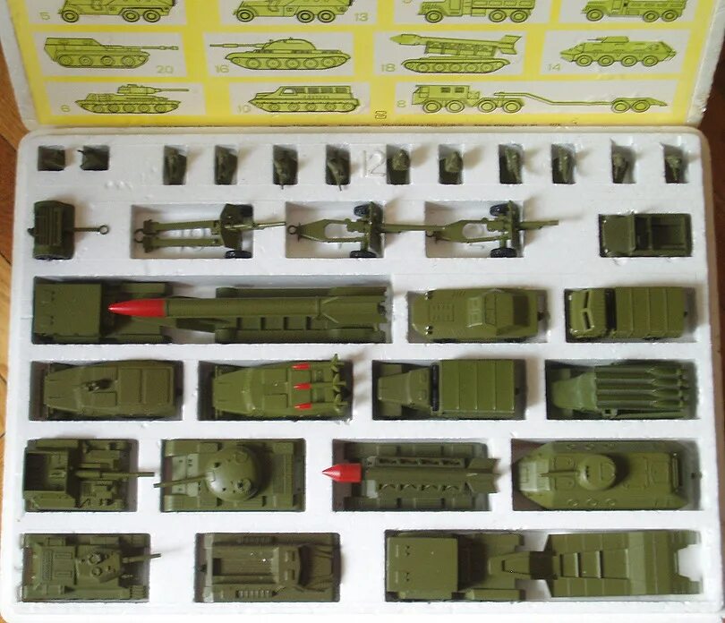 Набор советских танков. Советские металлические игрушки военная техника. Железный набор военной техники. Набор танков ссср. Набор советских танков.