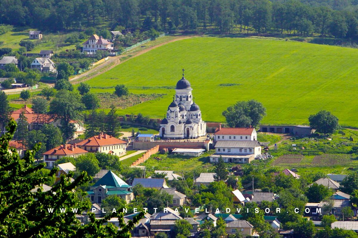 Плай молдова. Молдавия-Каприянский монастырь. Монастырь Каприана Молдавия. Каприянский монастырь монастыри Молдавии. Монастырь Каприяна Орхей.