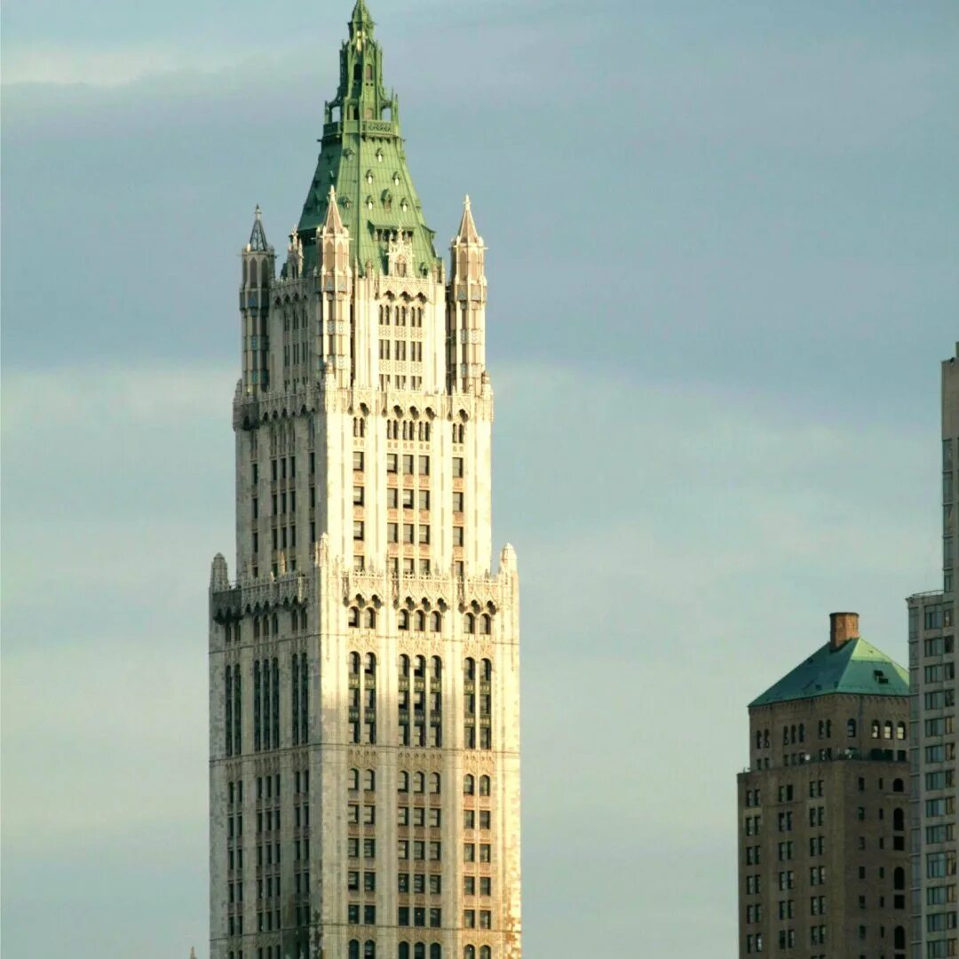 Вулворт билдинг. Woolworth building нью-йорк. небоскреб вулворт в нью-йорке. небоскреб вулворт-билдинг 1913 год. здание фирмы вулворт в нью-йорке.