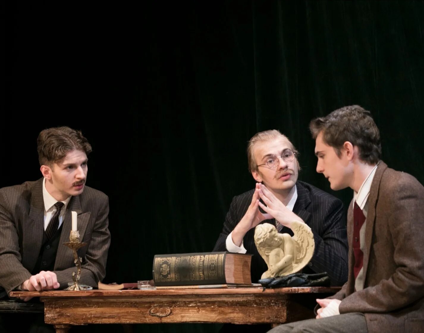 Дипломный спектакль щукинское училище. Выпускники театрального института имени бориса щукина. Щукинское училище спектакли. Три товарища мюзикл пермь. Театральный институт щукина спектакли.