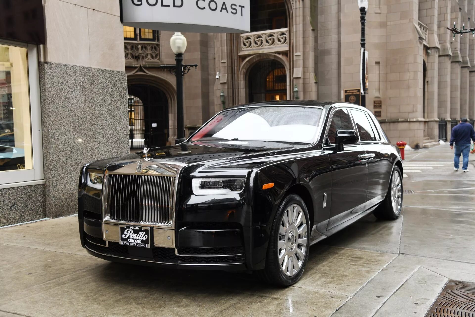 Сколько стоит президентский. Rolls Royce Phantom. Роллс Ройс Sweptail 2019. Rolls Royce Phantom бронированный. Аурус и Роллс Ройс.