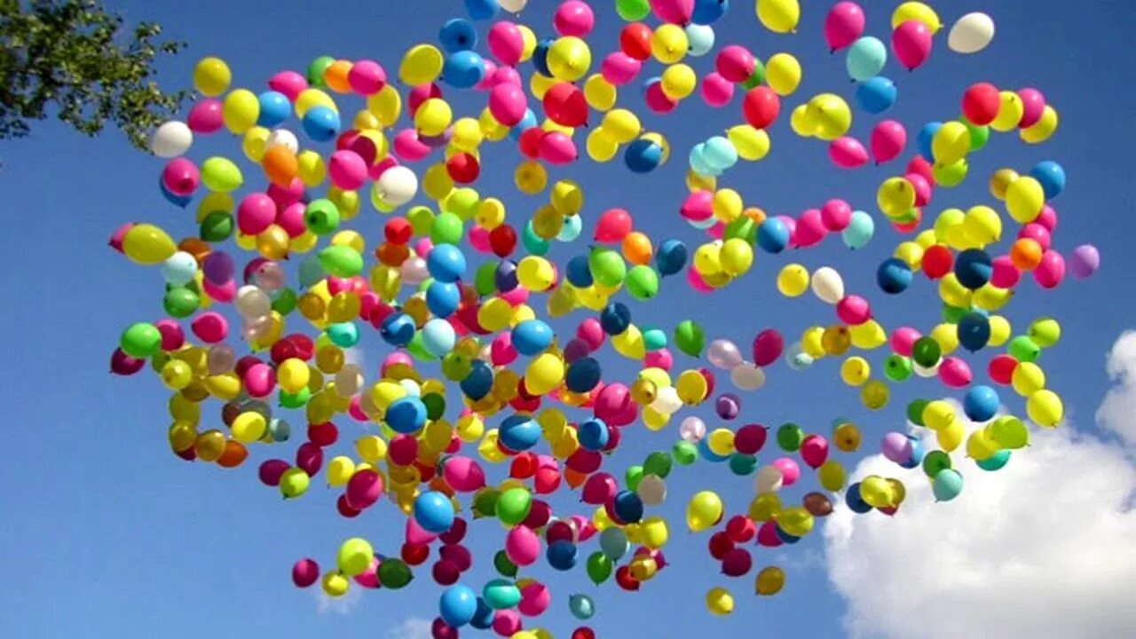 Шары запускать воздух. Воздушные шары. Шары воздушные в воздухе. Шарики в небе. Воздушные шарики в небе.