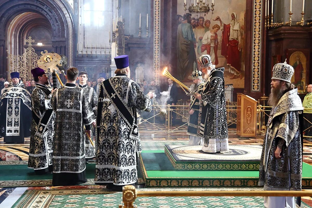 17 декабря храм христа спасителя. Патриархия. Церковь собор находящийся в александрове. 17 декабря храм христа спасителя. Храм христа спасителя 2021.