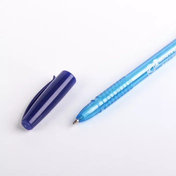 Черная ручка плохо пишет. Плохая ручка. Некрасивые ручки. Набор ручек шариковых 12 штук синий стержень. Щелкать ручкой.