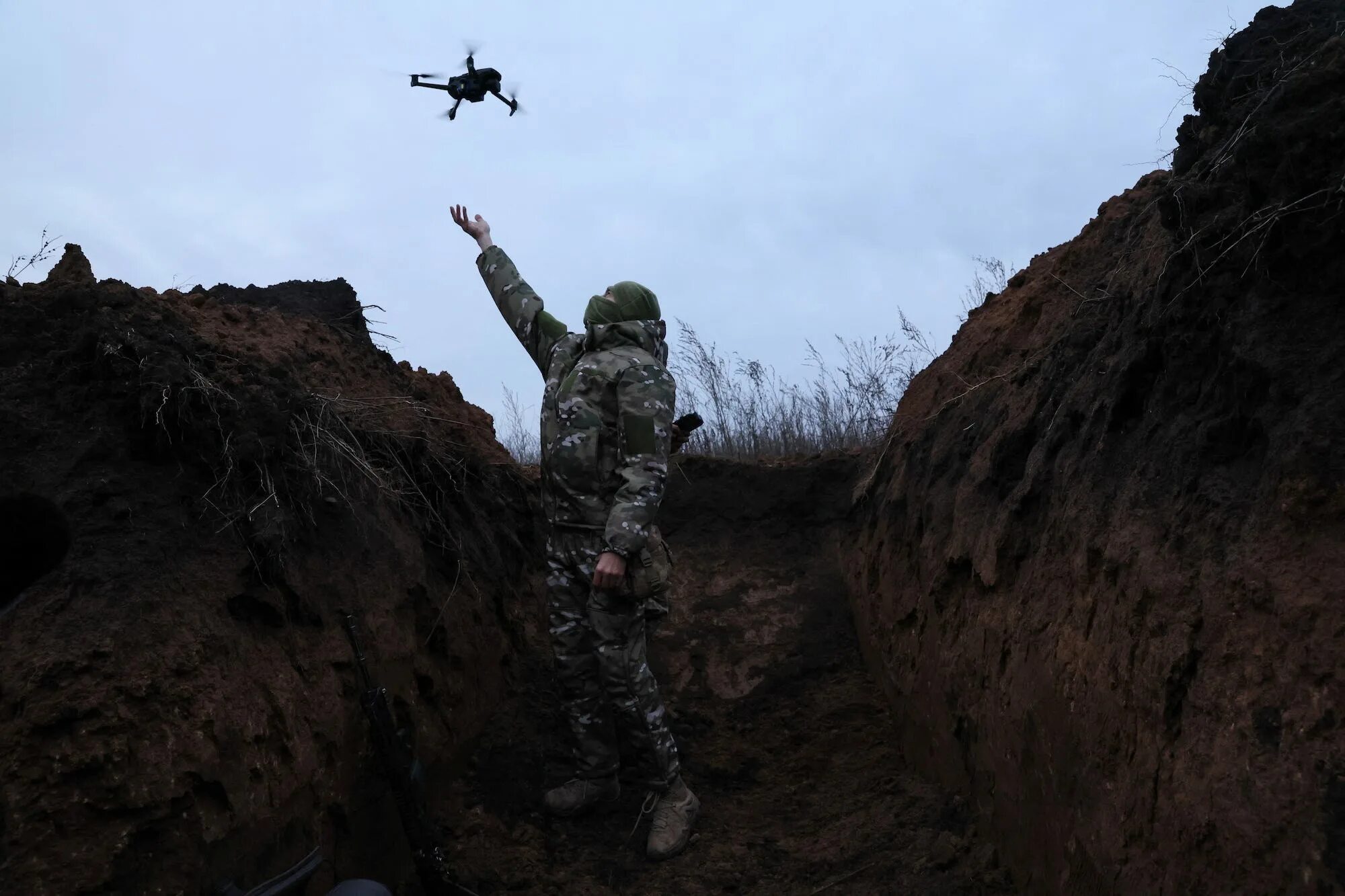 Ukrainian drones. Дроны ВСУ. Военные дроны военные. Украинские военные с дроном.