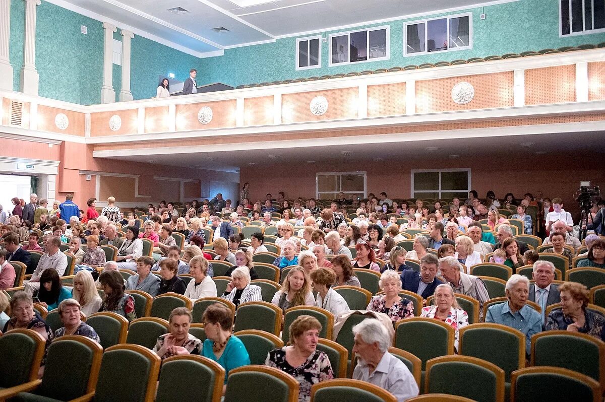 Дубровицы культурно просветительский центр. Дубровицы культурно просветительский центр зал. ДК Дубровицы Подольск. МУК "КПЦ "Дубровицы". Сайт театра город долгопрудный