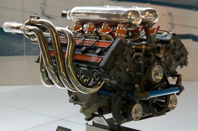 За 7 с двигатель автомобиля. NASCAR Toyota двигатель. Toyota engine. Атомный автомобильный двигатель. Автомобильный двигатель Вуазена.