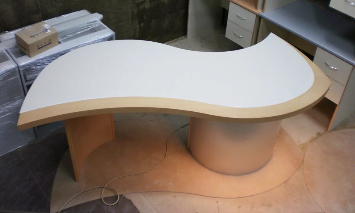Скругление фото. Необычная форма столешницы. Закругленный стол. Столешница закругленная. Стол нестандартной формы.