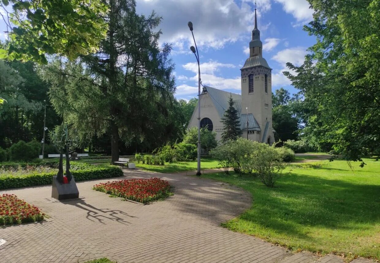 Кирха преображения господня зеленогорск. Лютеранская кирха в зеленогорске. Зеленогорск ленинградская область парк. Зелиногородск ленинградская обл. Зеленогорск ленинградская область.