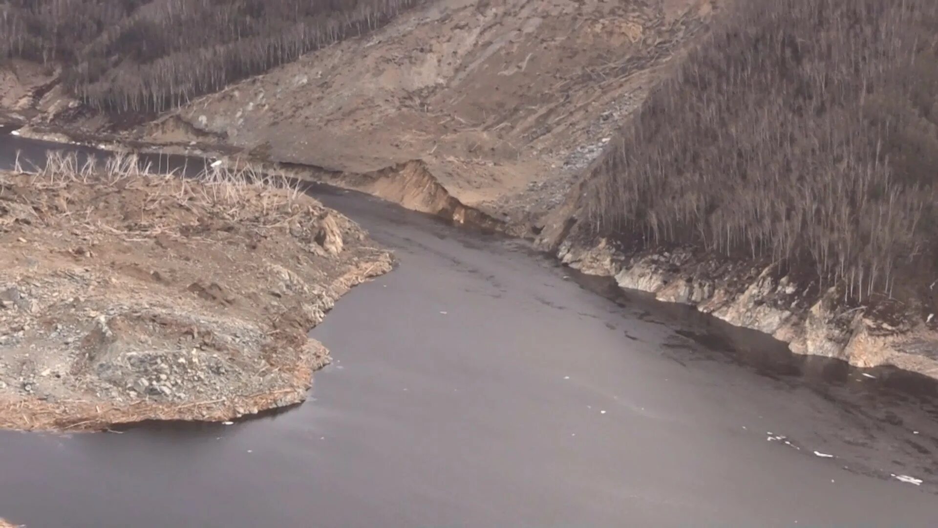 Оползень на бурее. Отрыв и падение масс горных пород вниз со склонов. Размыв берегов рек. Оползень на бурее. Осыпи курумы обвалы введение.