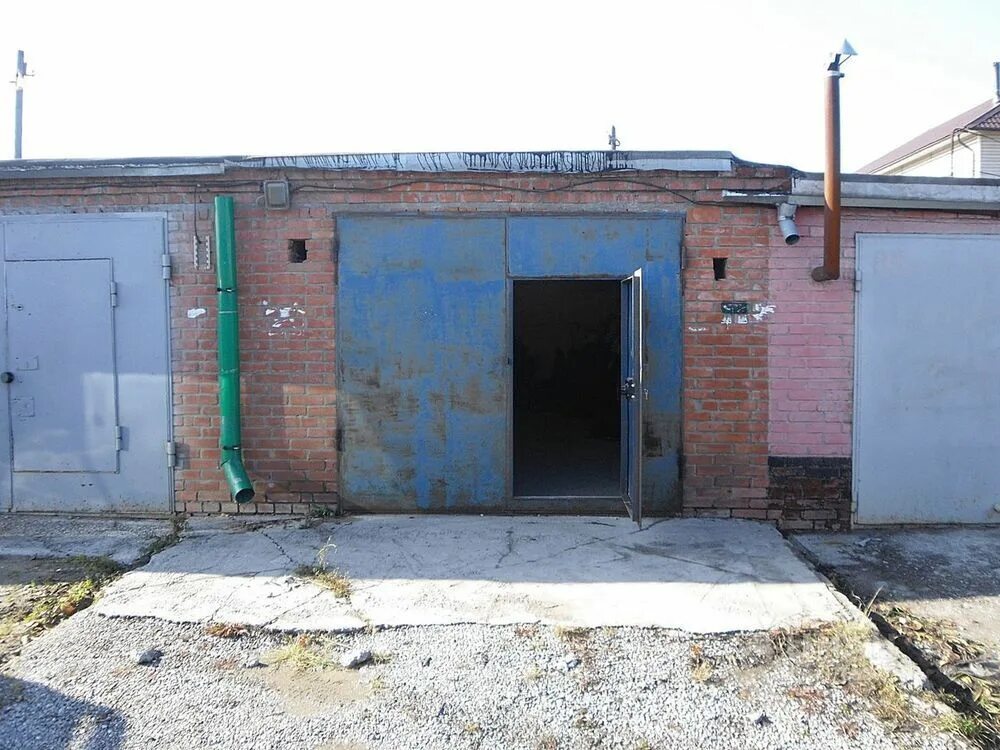 Вокзальная гаражи. Вокзальная гаражи. Вокзальная гаражи. Объявление о продаже гаража. Розетка на улице в гараже.