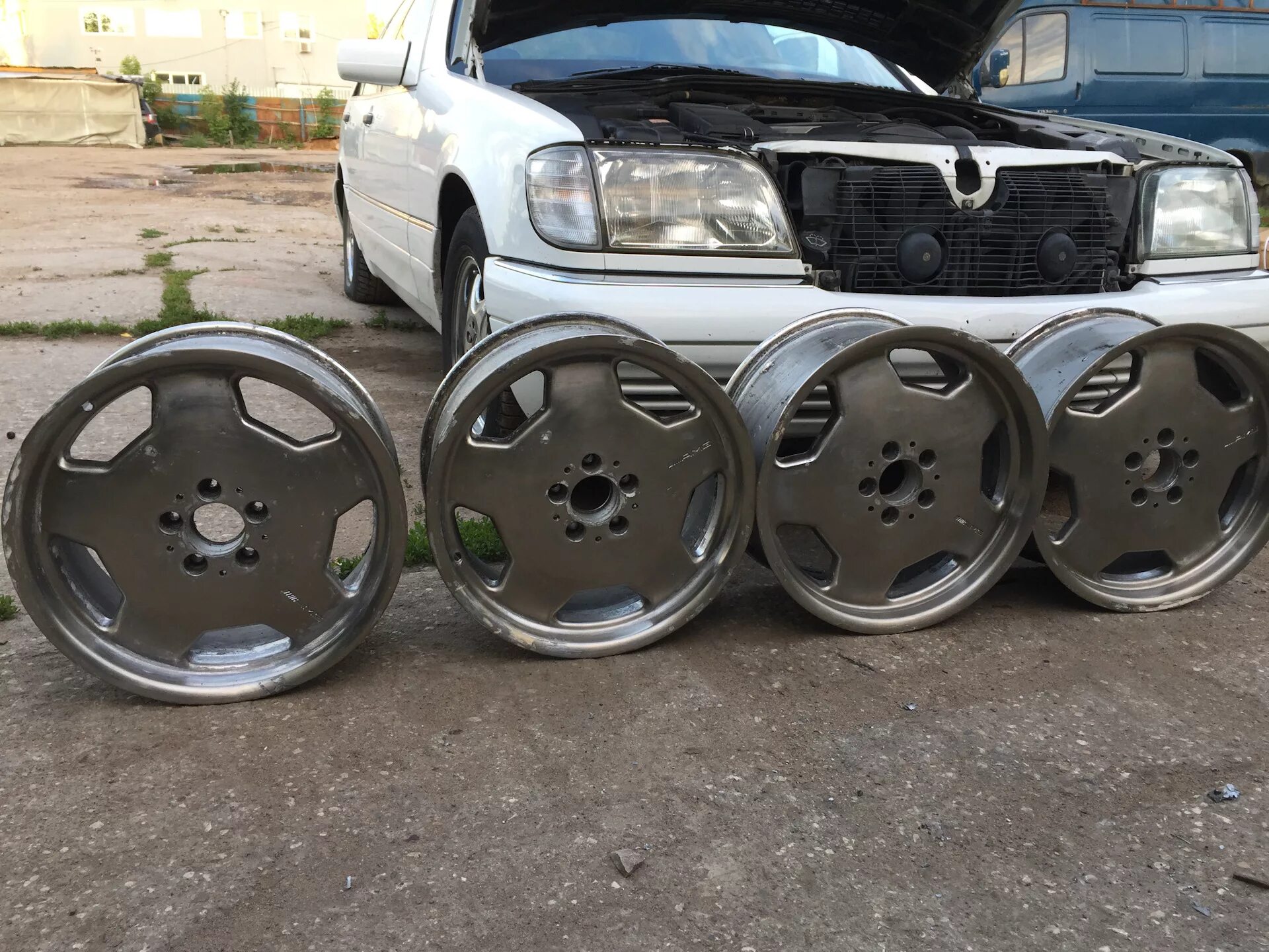 Диски lorinser r17 w210. Mercedes w210 диски amg r19. Amg monoblock r18 w210. Диски r18 на мерседес блины. Диски блины на мерседес w210.